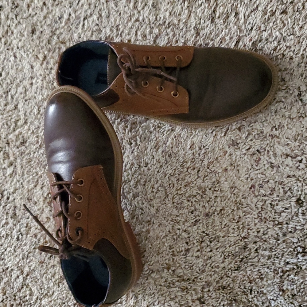 Shoes - Picture 2 of 3